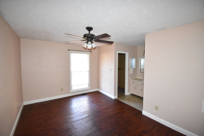 Building Photo - 957 Kennesaw Dr