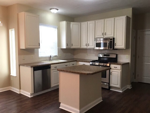 Building Photo - 656 Haleigh Woods Ct