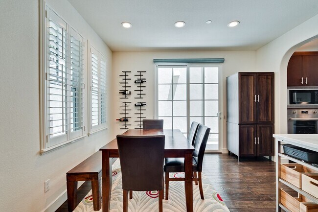 Building Photo - Modern Townhome in Prime Location — Walkab...