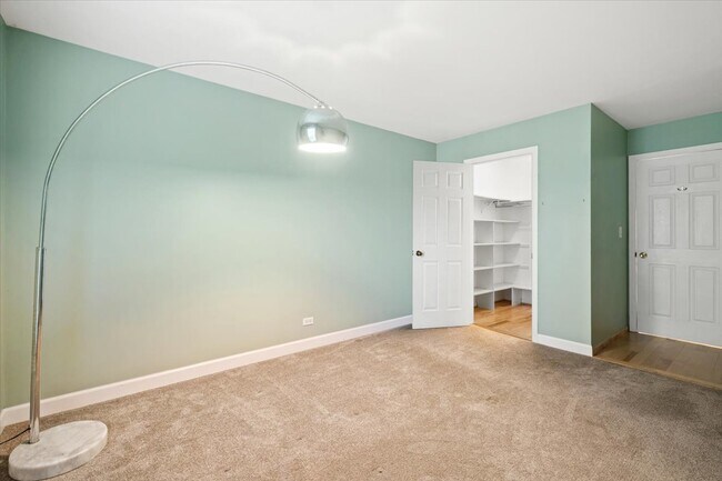 Building Photo - 5300 Carriage Way Dr