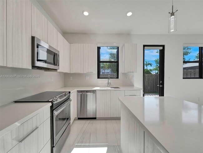 Building Photo - 10500 NW 78th Terrace