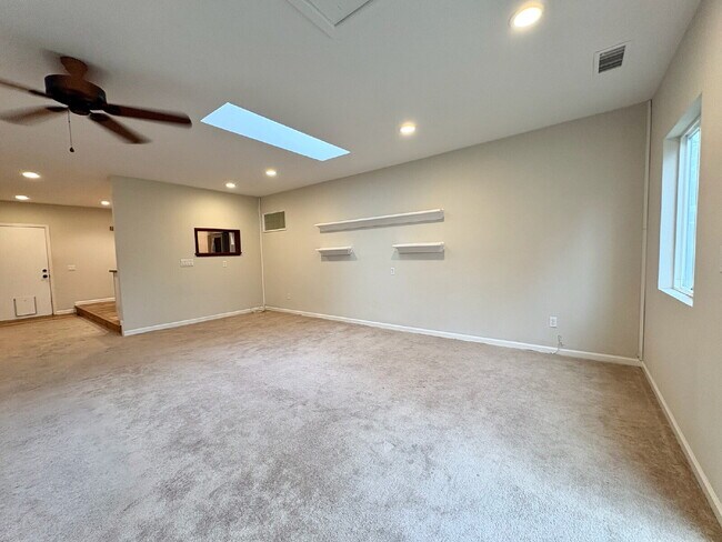 Building Photo - Spacious 3 Bedroom Gilroy Home with AC  & Attached Garage