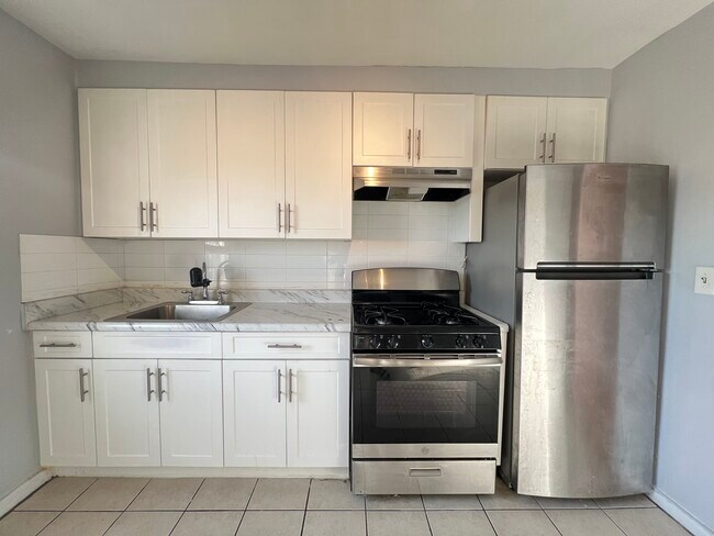 60 Crawford Ave 10 - 58 Crawford St