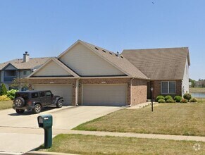 Building Photo - Great 3-bed, 2.5 bath home with a scenic v...