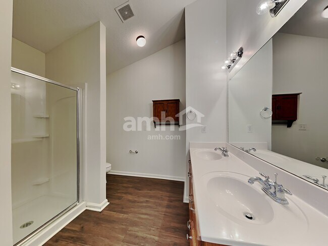 Building Photo - 2491 Hunters Pointe Dr