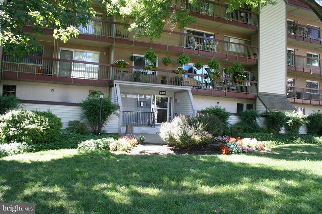 Building Photo - 10300 Westlake Dr