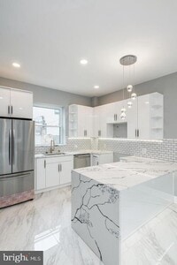 Building Photo - 2209 Dreer St