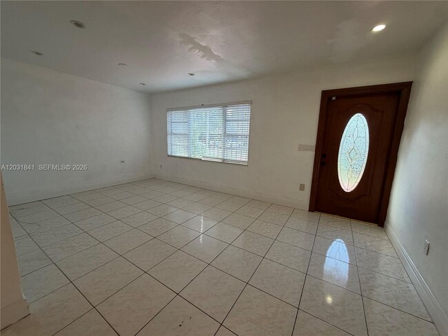 Building Photo - 6318 SW 27th St