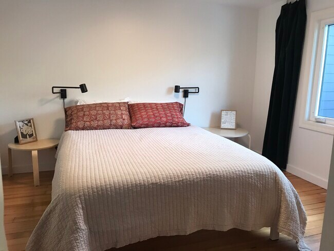 Building Photo - 2215 Dahl Ln