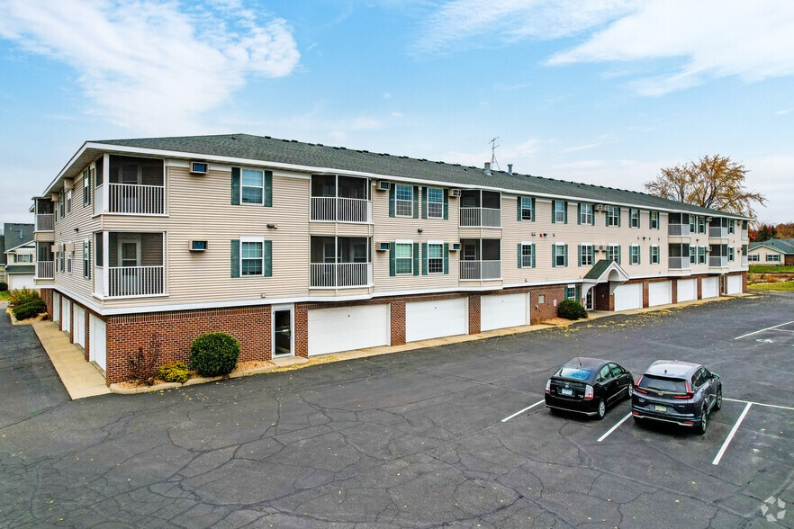 Primary Photo - Meadowlawn Village
