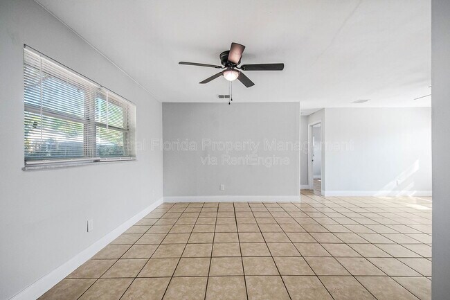 Building Photo - 21 E Celeste St