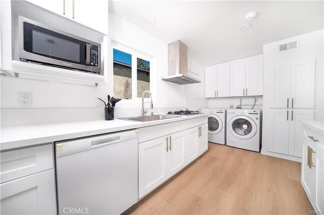 Building Photo - 1011 W Myrtle St