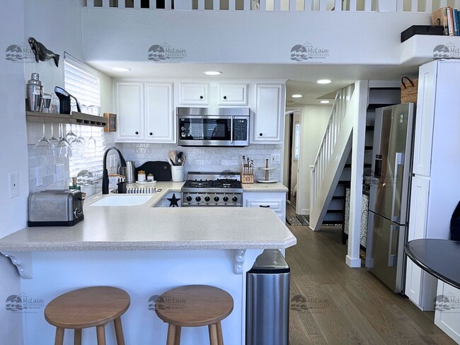 Building Photo - Steps to the sand in Encinitas, your two b...