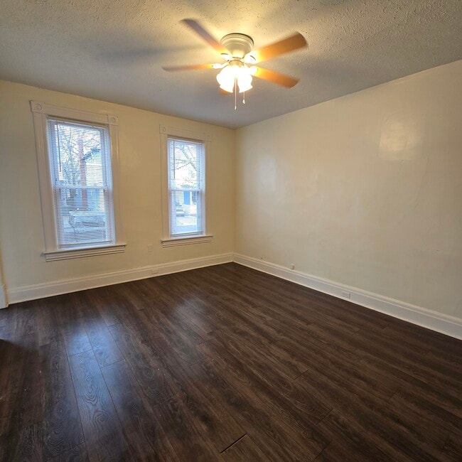 Building Photo - 241 Short St