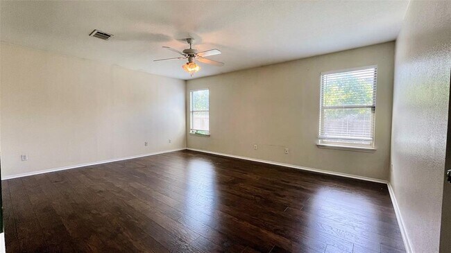 Building Photo - 317 Leanne Dr