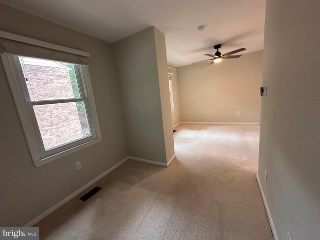 Building Photo - 13 Carriage House Cir