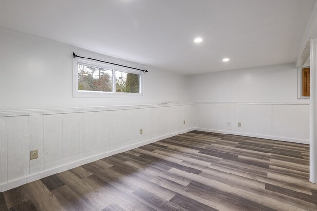 Building Photo - 8 Leonard Dr