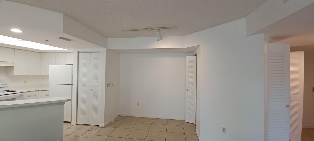 Building Photo - 4163 N Haverhill Rd