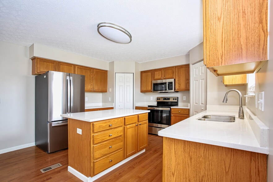 Building Photo - 6322 Bellinger Dr