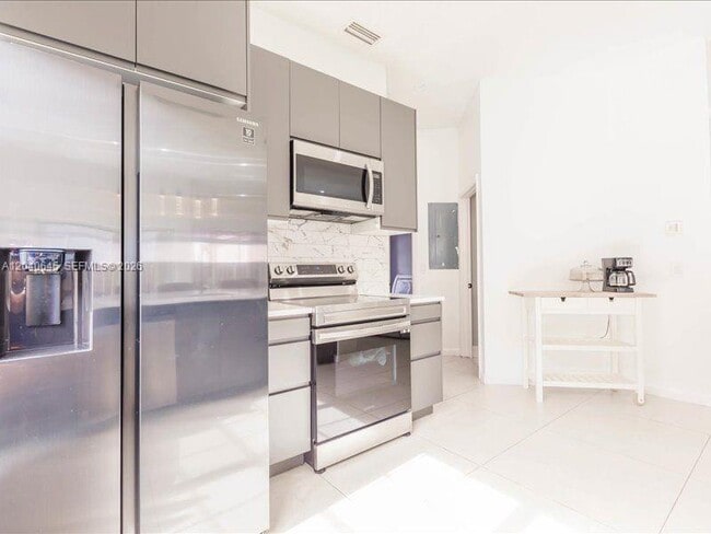 Building Photo - 21475 SW 90th Pl