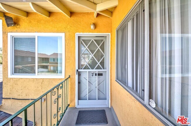 Building Photo - 711 S Sierra Vista Ave