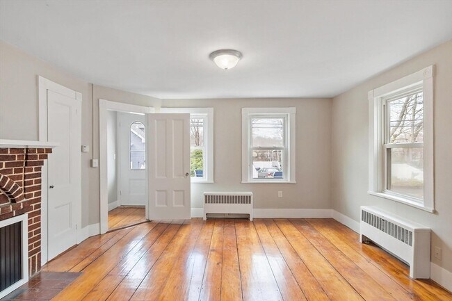 Building Photo - 20 School St