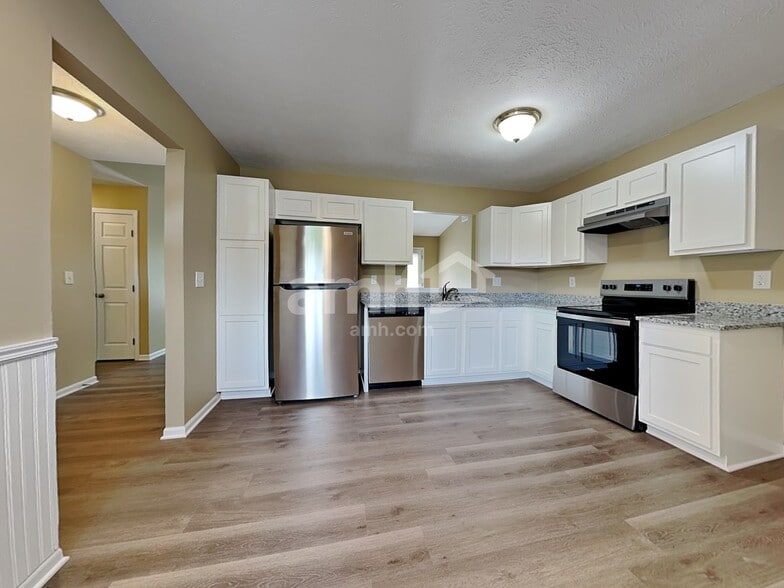 Building Photo - 19 Pond Ln