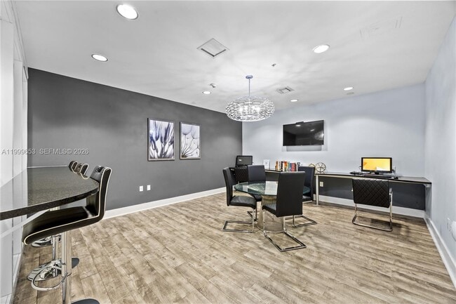 Building Photo - 1861 NW S River Dr