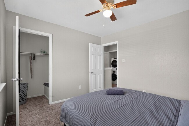 Building Photo - 5550 Folsom Dr