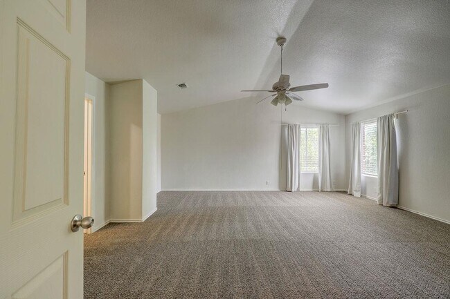Building Photo - 16608 Shipshaw River Dr