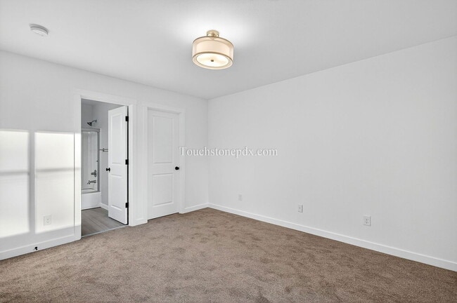 Building Photo - 13838 SE Knight St