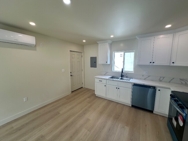 Building Photo - 616 A