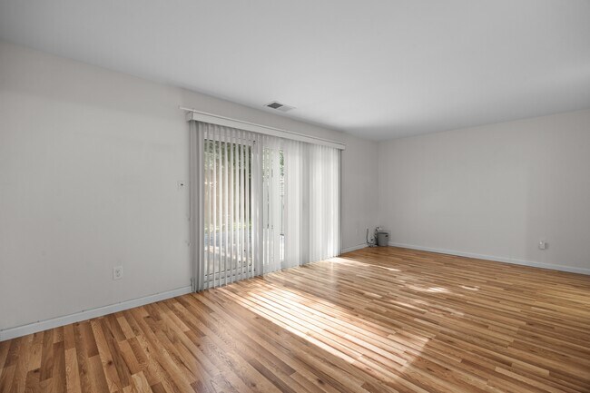 Building Photo - 1148 Willow Green Dr