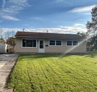 Building Photo - NEW LISTING! 3 Bedroom House!