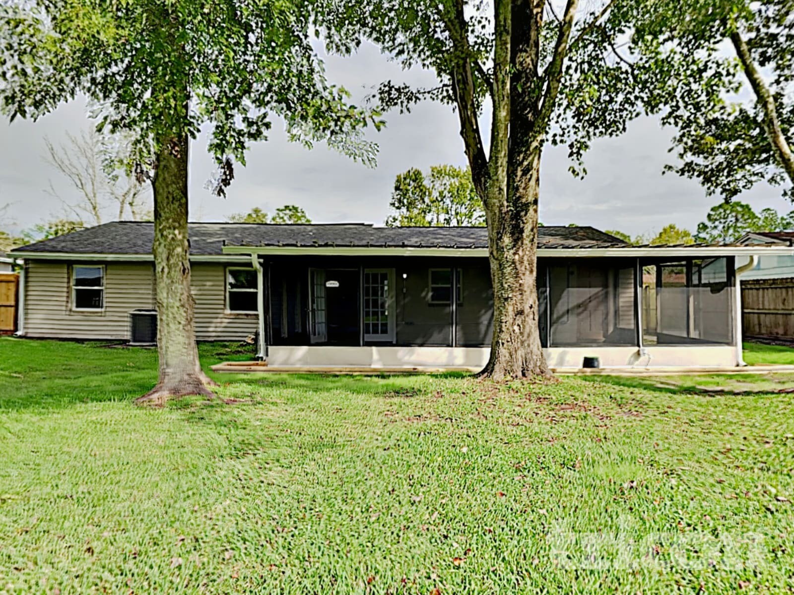 Building Photo - 2659 Pinewood Blvd E