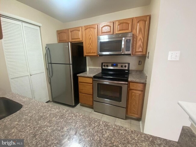 Building Photo - 1405 Britton Pl