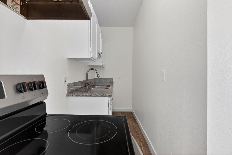 Building Photo - 2212 Myrtle Ave