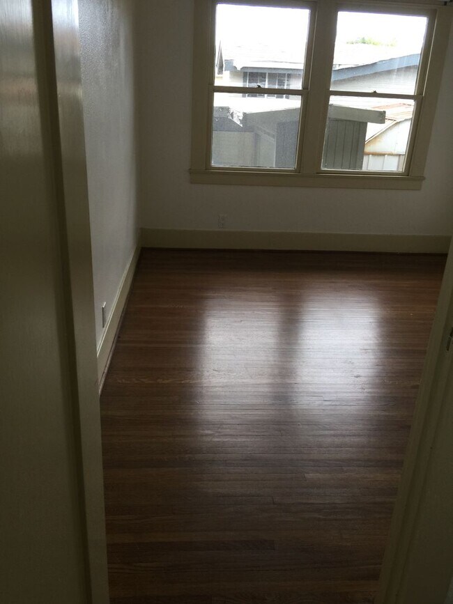 Building Photo - Fenced 3 Bedroom House with Two Car Driveway! Located in the Heart of North Park! In Unit Washer ...