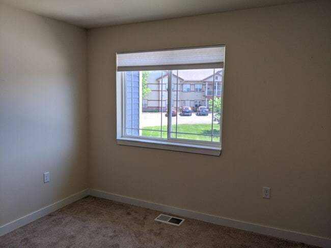 Building Photo - 1325 Bunker Hill Dr