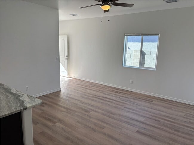 Building Photo - 2553 Sycamore Ave