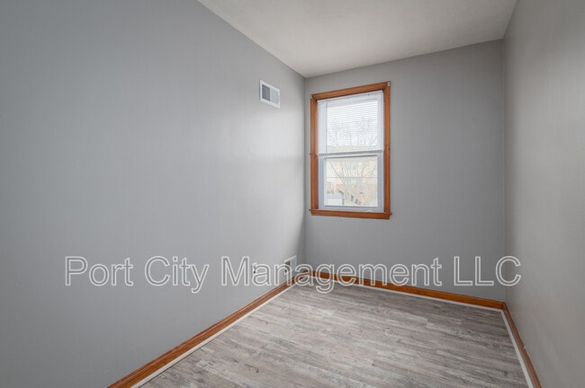 Building Photo - 1237 Delbert Ave