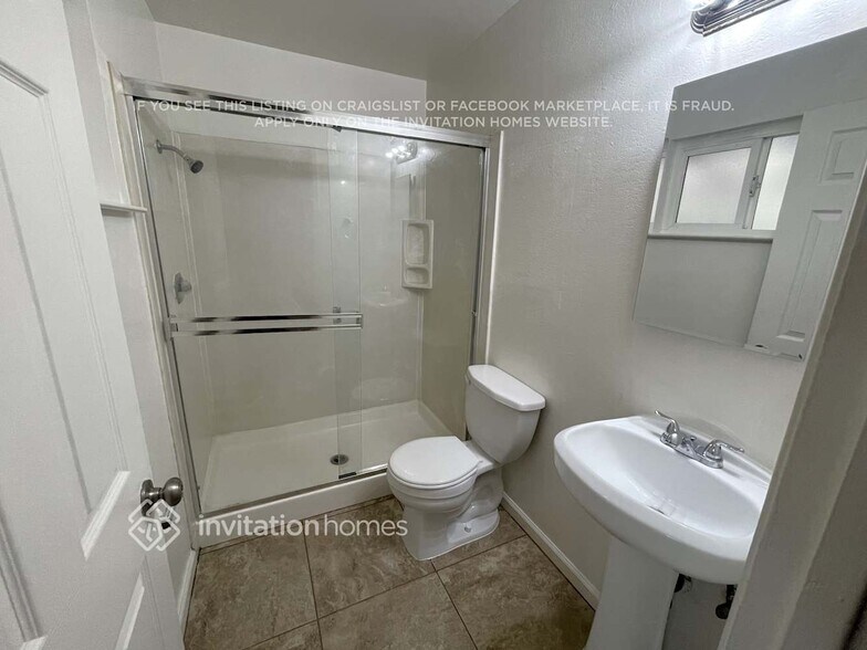 Building Photo - 612 Decoy Ln