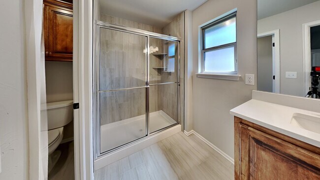 Building Photo - 4 Bedroom 2 Bath in Edmond.