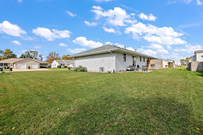 Building Photo - 315 N School St