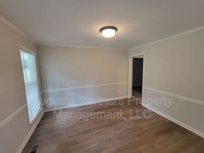 Building Photo - 165 Ashley Cir