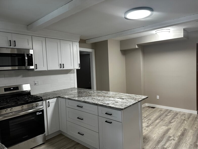 Kitchen - 69 Monroe St