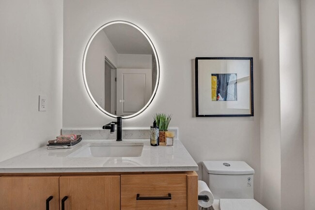 Building Photo - 4730 Melrose Ave