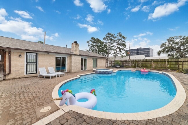 Building Photo - 17403 Mossforest Dr