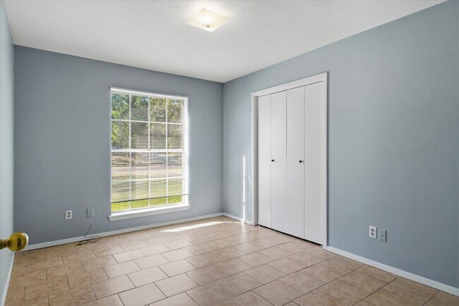 Building Photo - 908 TX-243