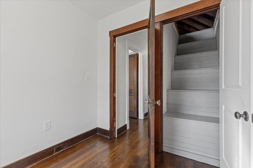 Building Photo - 2816 Clermont Ave